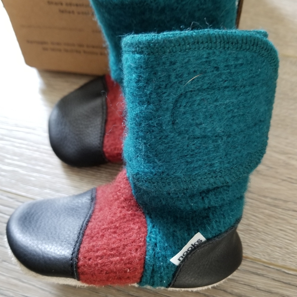 NEW nooks design booties, size 6-12 months
